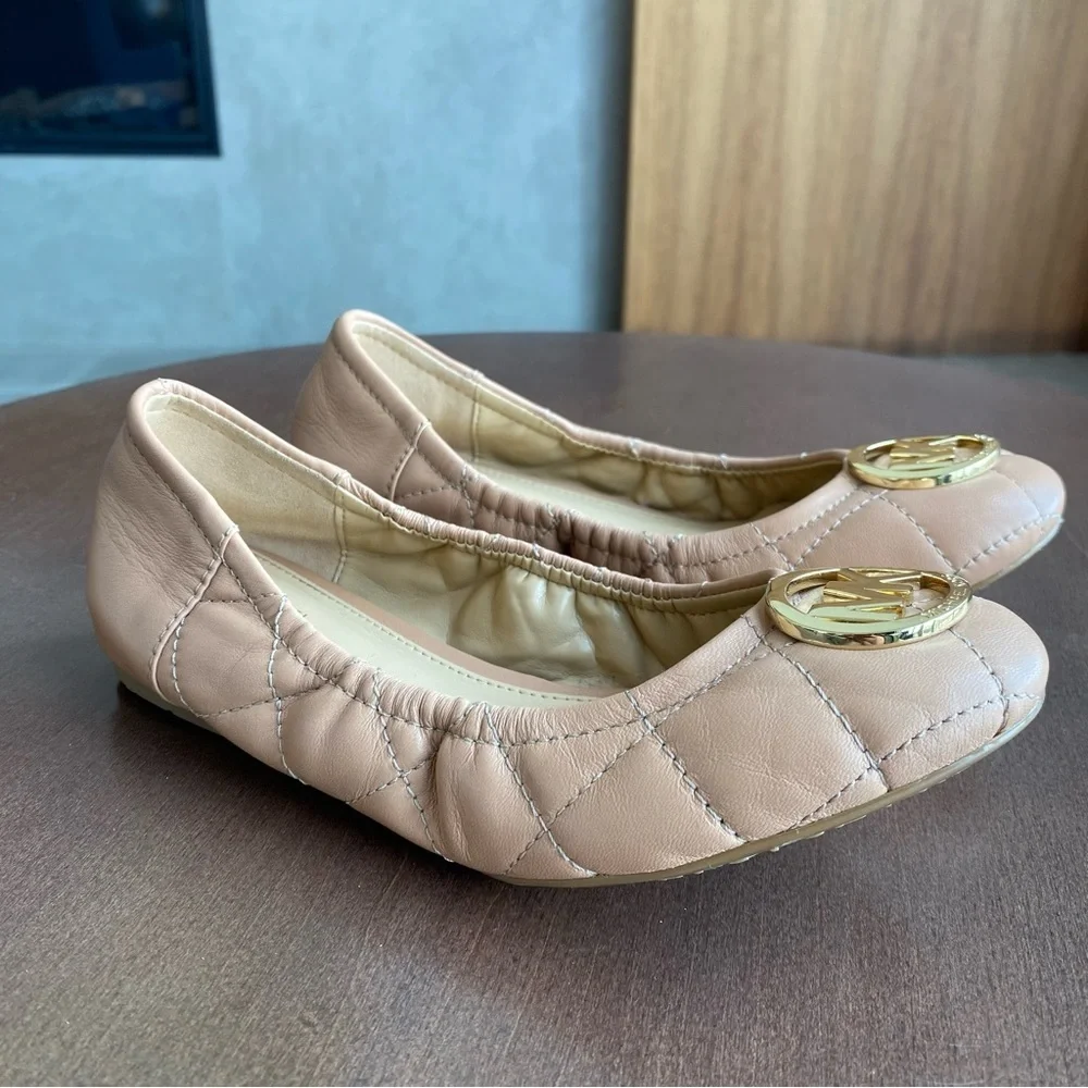 Michael Kors quilted flats, Size 6